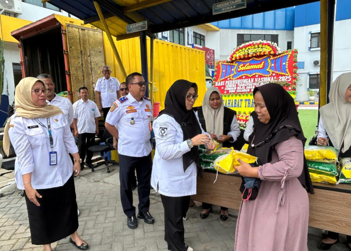 3 Ton Beras SPHP Diserbu Warga Sukamulya, GPM Disperindag Meriahkan Harhubnas