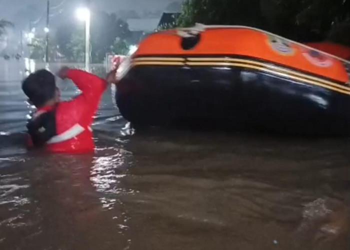 Tengah Malam, Ratusan Warga Perumahan Utama Kadu Kebanjiran