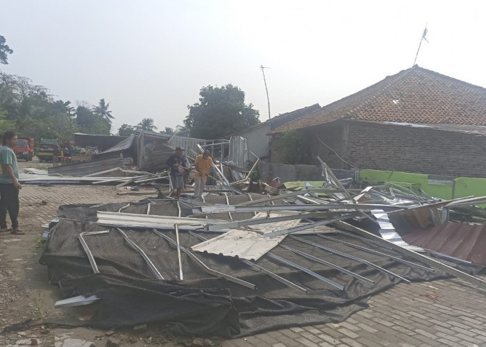 Pemkot Serang Bongkar 80 Kios Liar di Stadion MY