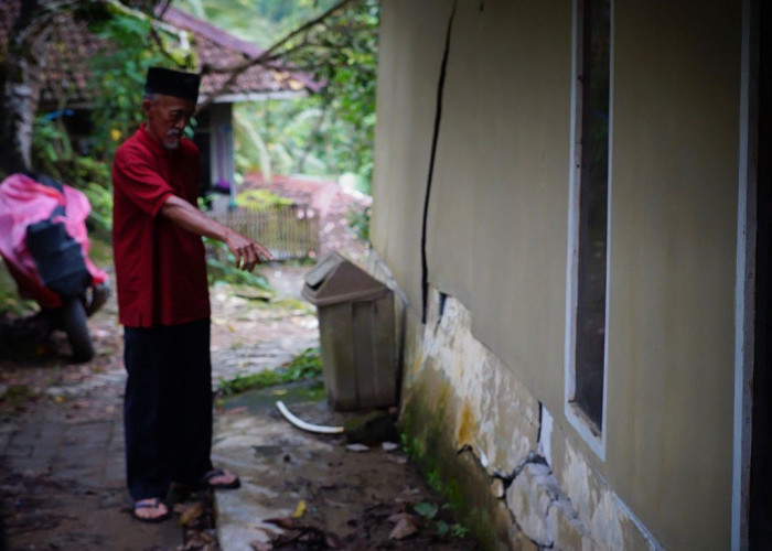Relokasi Korban Bencana Tanah Bergerak Tak Pasti