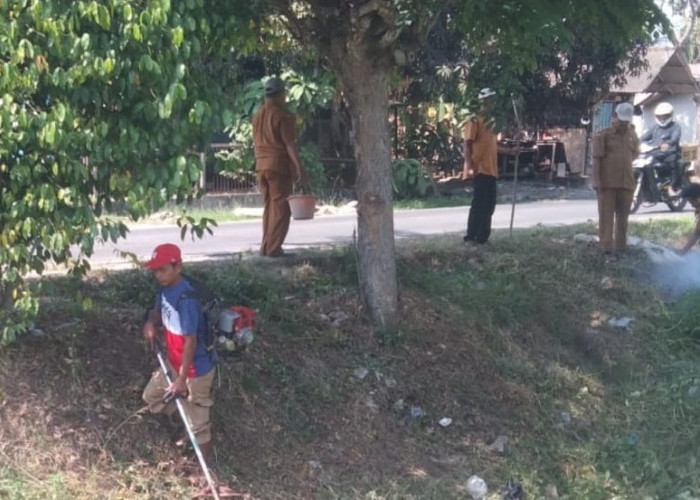 Desa Patrasana Gelar Kerja Bakti Rutin sebagai Wujud Kepedulian Warga Terhadap Lingkungan