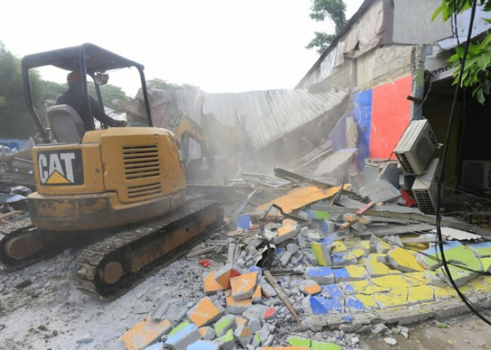Tempati Lahan Pemkot, Puluhan Bangunan Semi Permanen Dibongkar