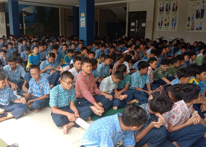 SMPN 25 Kota Tangerang Rutinkan Salat Zuhur Berjamaah, Bina dan Latih Karakter Religius Siswa 