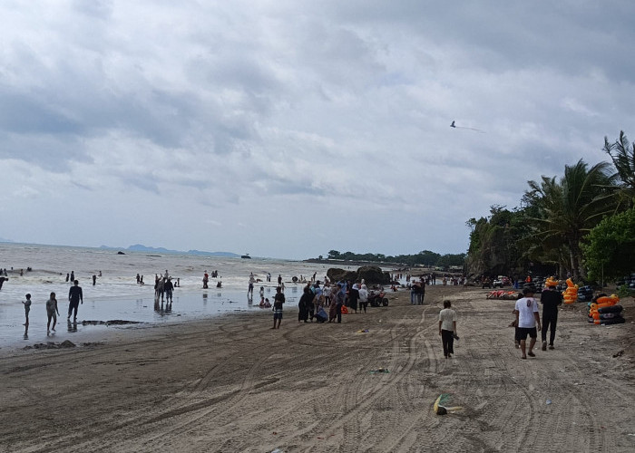25 Ribu Wisatawan Berkunjung ke Pantai, Okupansi Hotel Capai 100 Persen