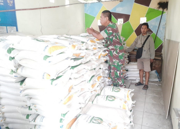 Salurkan Bantuan Pangan Beras ke 120 KK