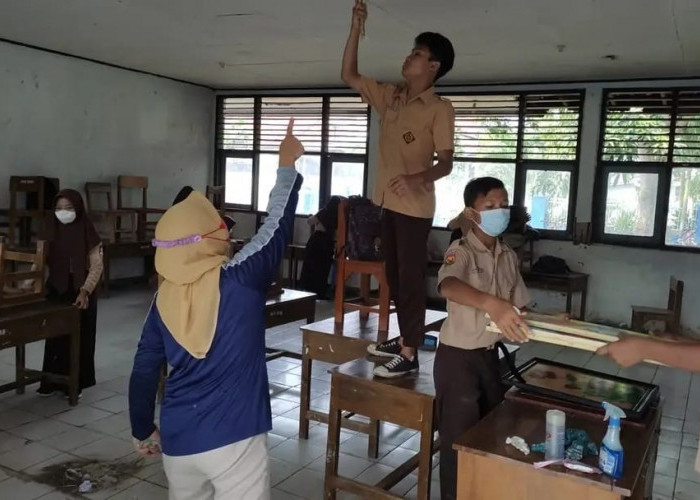 SMPN 2 Rajeg Wajibkan Sabtu Bersih