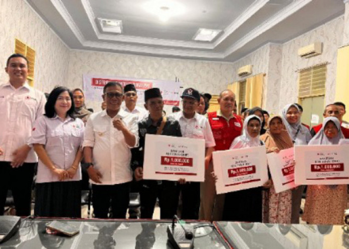 PMI Salurkan Bantuan Non Tunai Multiguna untuk 1.320 KK Terdampak Banjir di Sumut