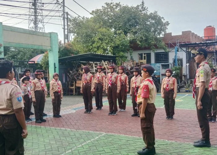 Pramuka SDN Kampung Melayu I Dilatih Pioneer Scout