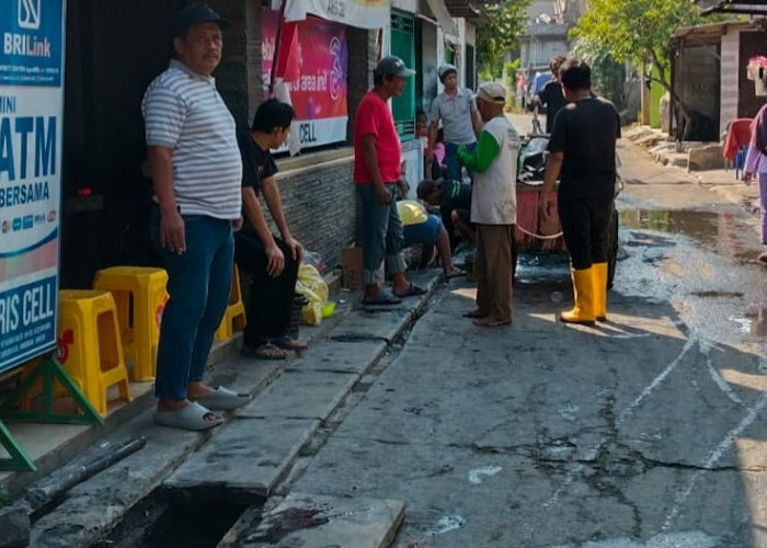  Antisipasi Banjir dan DBD, Kades Kosambi Tantang Warga Kerja Bakti