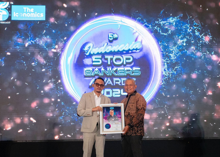 Direktur Utama Bank BJB Yuddy Renaldi Terima Penghargaan Indonesia 10 Top Banker Award 2024 