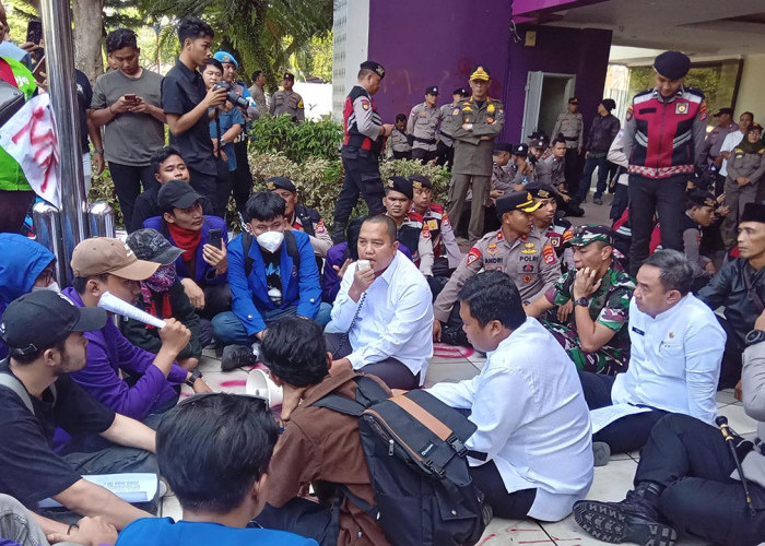 Anggota F-Golkar Terima Aspirasi Mahasiswa