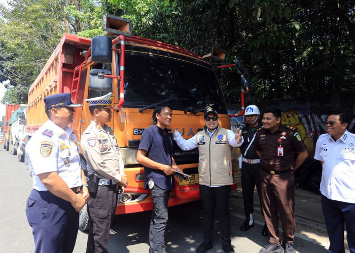 Truk Membandel Ditilang Tim Gabungan