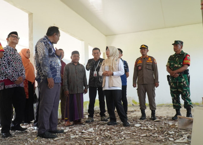Bupati Dewi Minta Revitalisasi Sekolah Sesuai Standar