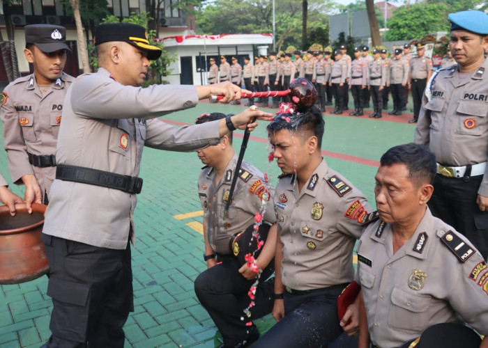 79 Personel Naik Pangkat, Dua Anggota Raih Penghargaan Pengabdian