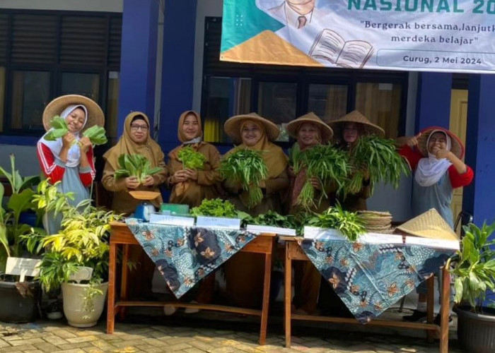 Hasil Budidaya SMPN 3 Curug di Pamerkan Pada Hari Pendidikan Nasional 