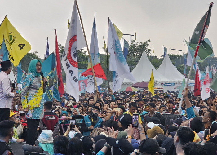 Teriakan ‘Rakyat Bersatu’ Menggema di Kampanye Akbar Airin-Ade