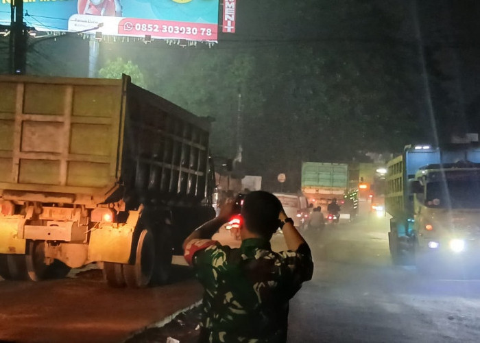 Sopir Truk Blokir Jalan Raya Legok