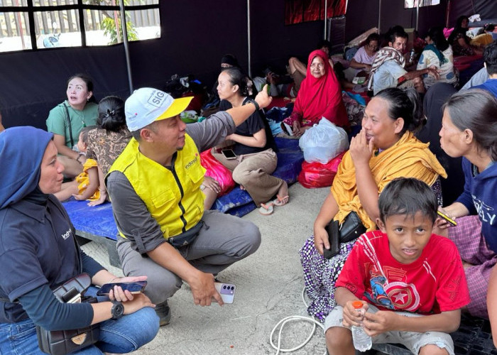 Indosat Salurkan Bantuan untuk Korban Banjir di Bekasi 