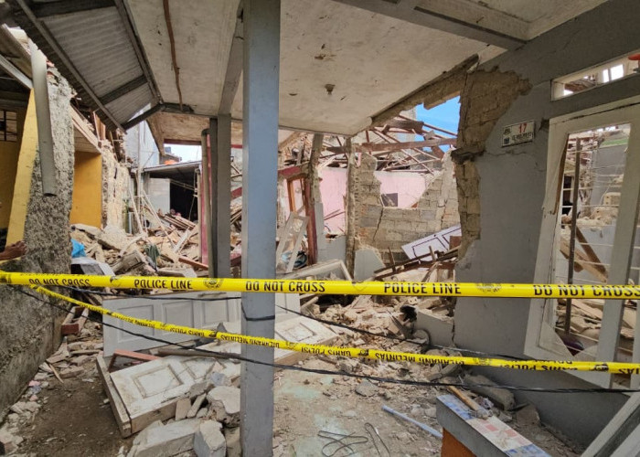 Elpiji 12 Kilogram Hancurkan 13 Rumah