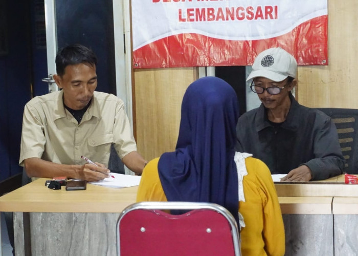 Warga Lembang Sari Terima BLT Kesra