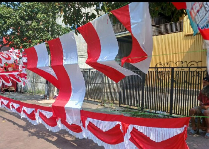 Jelang HUT RI, Penjual Bendera Asal Jawa Barat Mulai Bermunculan