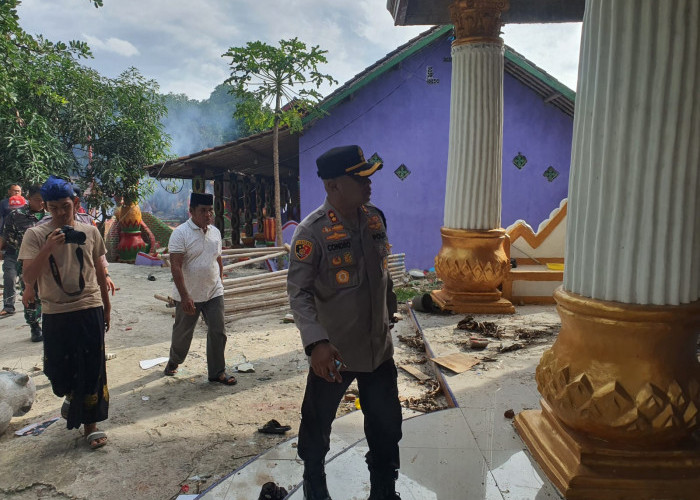 Sembunyi di Platfon Rumah Warga, Kapolres Turun Langsung Tangkap Pimpinan Ponpes Cabul