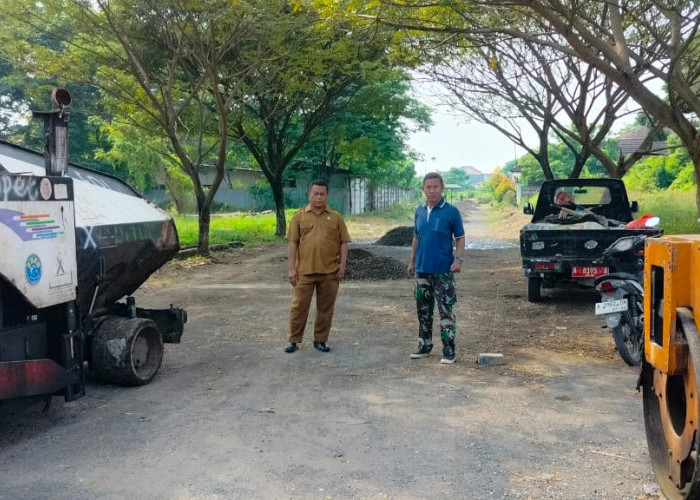 Bertahun-Tahun Rusak, Jalan di SDN Cilampang Mulai diperbaiki 