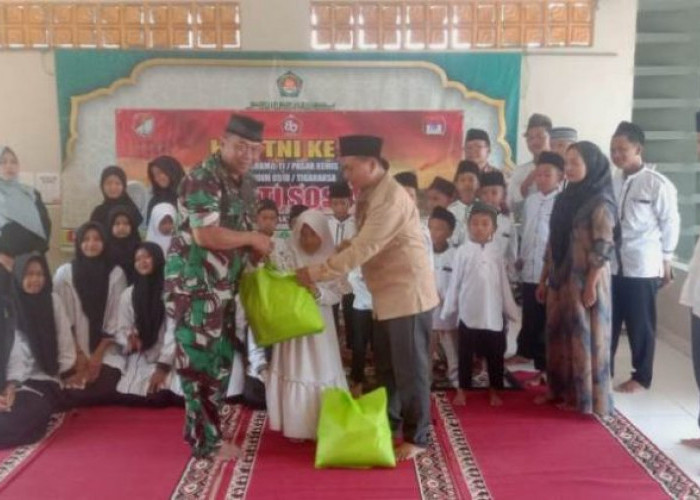 Danramil Salurkan Sembako di Desa Pangadegan