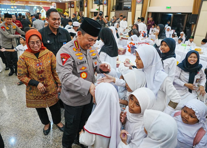 Berbagi Takjil dan Buka Puasa Bersama, Kapolri Perkuat Sinergi dengan Media dan Masyarakat