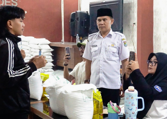 Desa Pangadengan Salurkan Bantuan Beras, Total 1.945 Penerima Manfaat