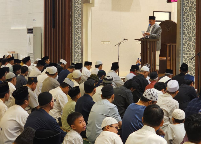 Wali Kota Benyamin Salat Idul Adha di Masjid Islamic Center