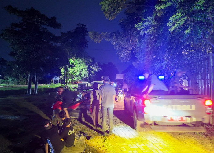 Trantib Bubarkan Pemuda Nongkrong