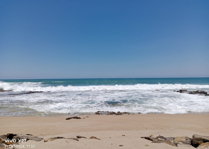 Gelombang Tinggi Pantai Lebak Selatan Capai 6 Meter 