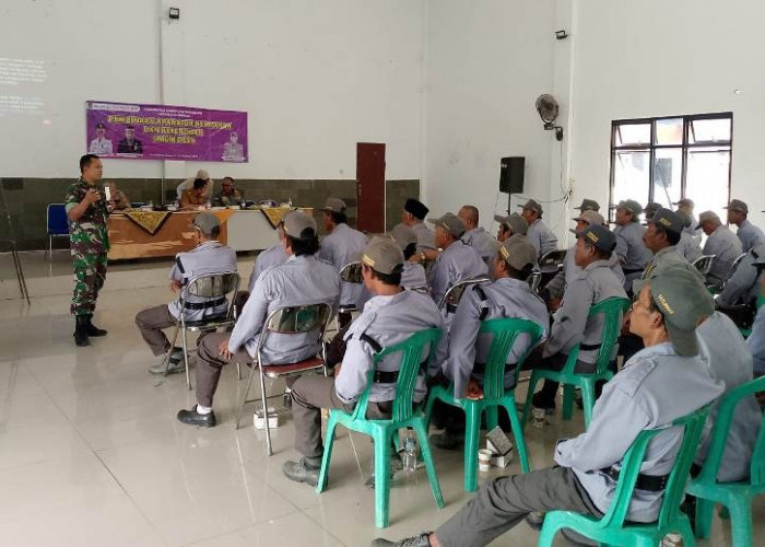 Koramil 08/Kronjo Kasih Pembinaan ke Linmas