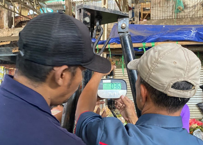 DKUPP Ka­bupaten Pandeglang Periksa Alat Ukur Timbangan Pedagang 
