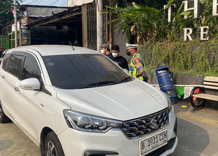 Pengemudi Ertiga Ditemukan Meninggal, Terparkir Sejak Jumat di Depan Apartemen The Ayoma 
