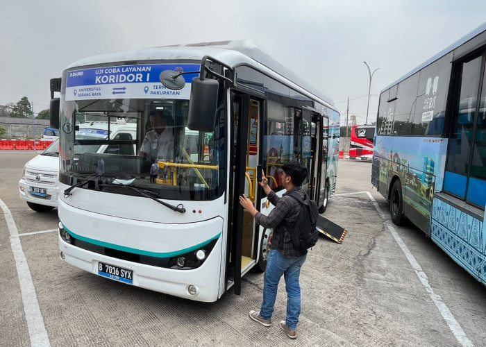 Kehadiran Bus Listrik DAMRI, Sopir Angkot Khawatir Kehilangan Penumpang