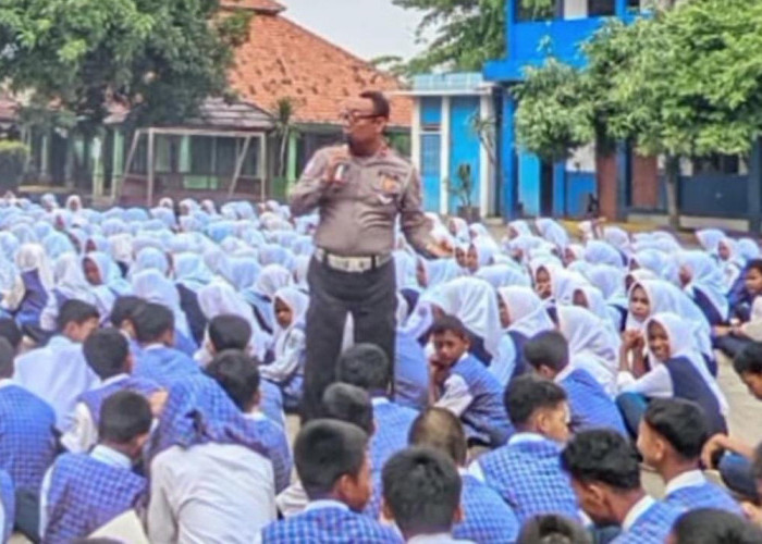 Larang Siswa Bawa Motor ke Sekolah, Polisi Lakukan Sosialisasi di SMPN 1 Sepatan Timur