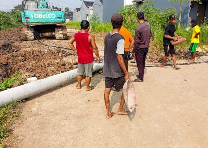 Tiang PLN Roboh Disenggol Beko