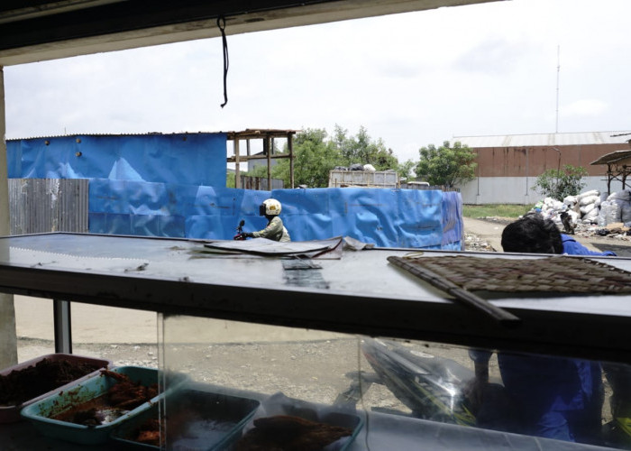 Lapak Sampah Sebarkan Bau Menyengat 