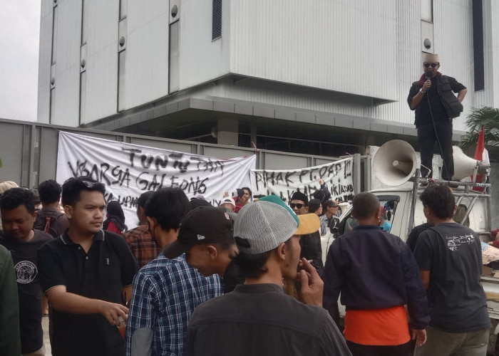 Warga Galeong, Geruduk Pabrik Kasur, Minta Jatah CSR Perusahaan 
