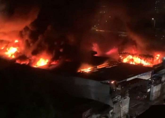 Kerugian Kebakaran Pabrik Konstruksi Capai Rp50 Miliar 