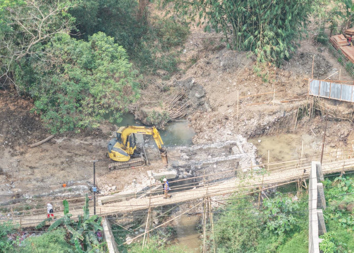 Rekonstruksi Jembatan Nyompok Girang Dimulai, Konektivitas Carenang Kembali Dibangun