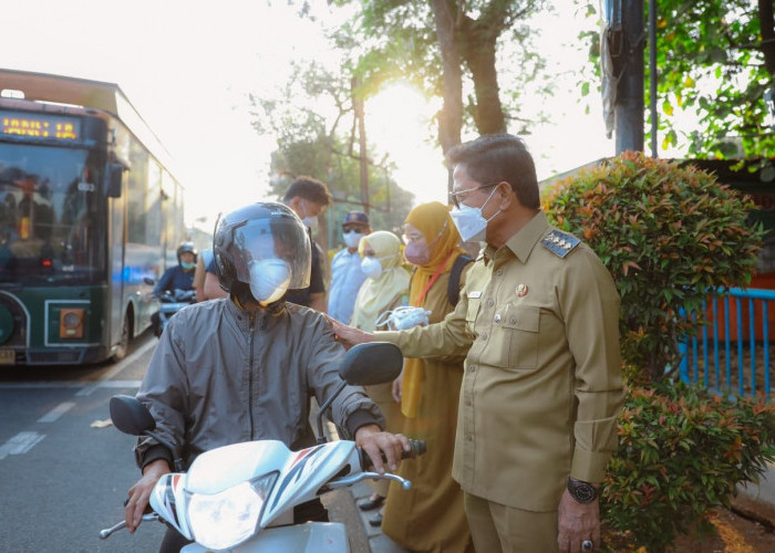 Masker Mulai Langka, Para Kepala Daerah Bagikan Gratis 