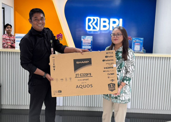 BRI Bandara Soetta Serahkan TV LED 32 Inc Kepada Nasabah Simpedes 