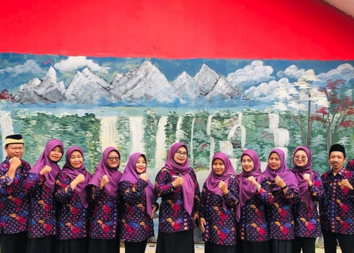 Tampil Keren dan Anggun dengan Batik Rambutan, Guru SDN Cukanggalih I Kompak Kenakan Batik Khas Kab. Tangerang