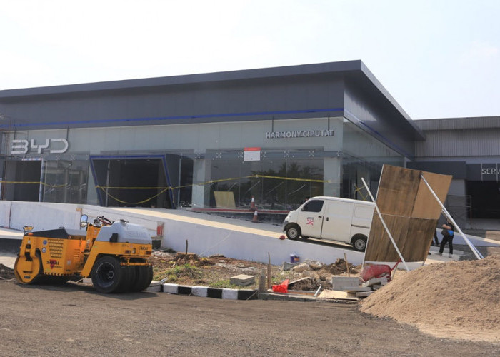 Renovasi Showroom BYD Disegel Satpol PP, Tak Miliki Izin Renovasi Bangunan