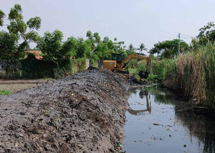 Antisipasi Banjir, Saluran Pembuang Apur Bojong Renged Dinormalisasi