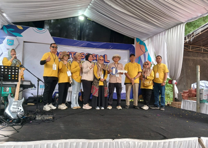 Anggota DPRD Tangsel Zulfa Sungki Setiawati Apresasi Kekompakan Warga Amarapura