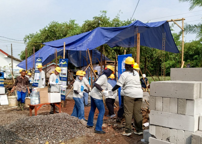 Habitat Indonesia Perdana Bedah Rumah di Desa Sukamanah